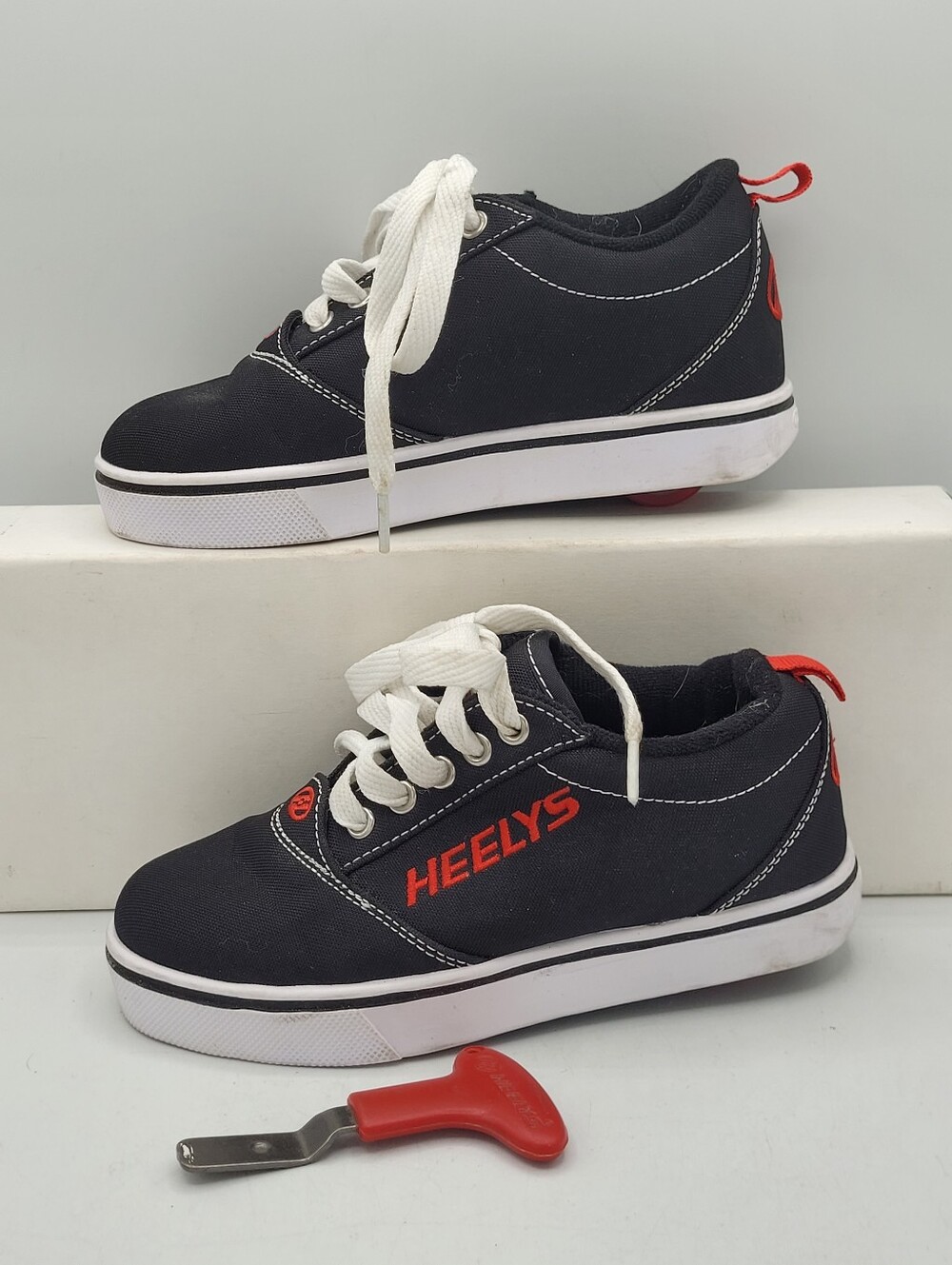Heelys Skater Shoes Size 1 In Youth